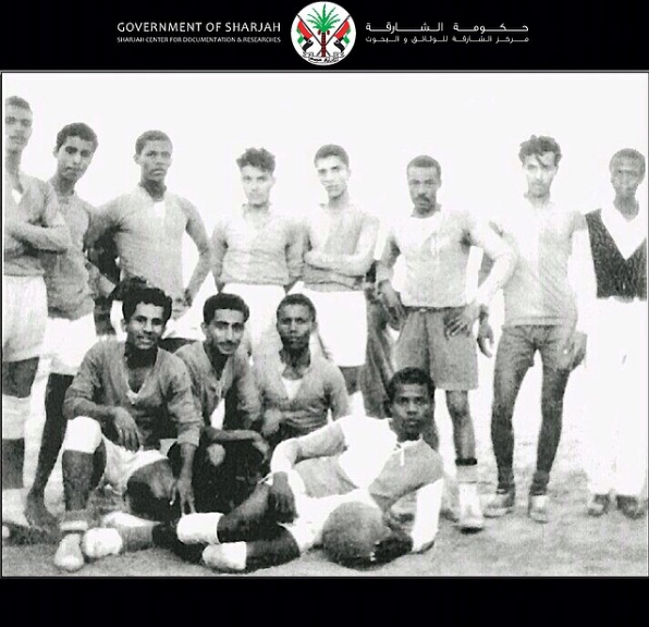 فريق نادي الشعب عام 1963 ومن بينهم الشيخ سلطان بن محمد القاسمي